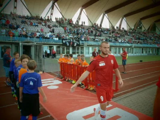 Einlaufkids RWE vs. HSV